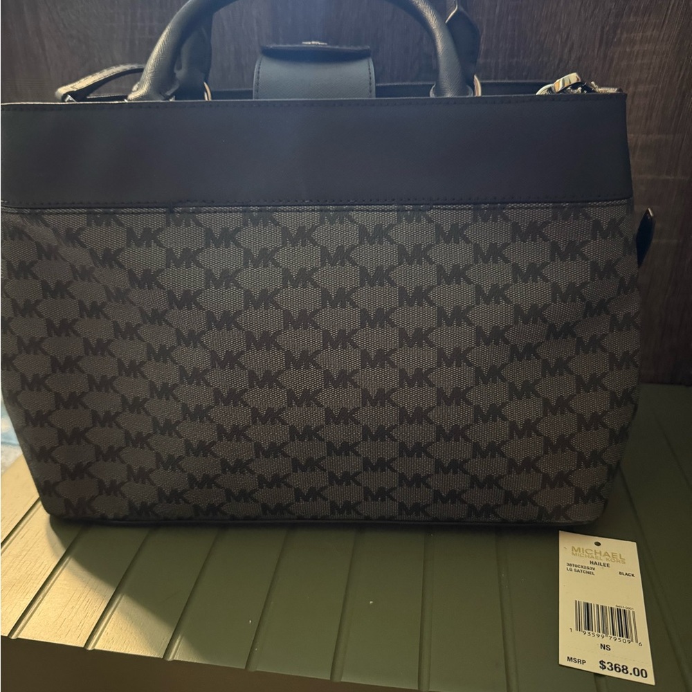 Michael Kors Medium Hailee Satchel Black - Picture 2 of 6